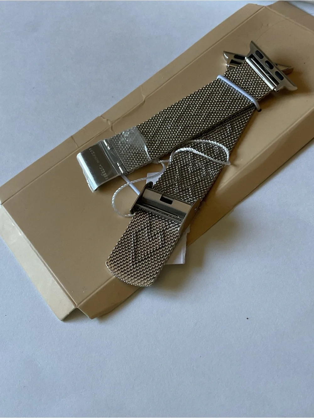 REBECCA MINKOFF WOMENS APPLE WATCH BAND SILVER METAL MESH WITH HEART DETAIL NWT